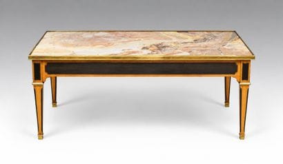 MAILFERT AMOS
Table basse de forme rectangulaire...