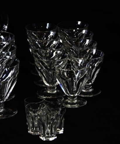 BACCARAT
Partie de service de verres en cristal...