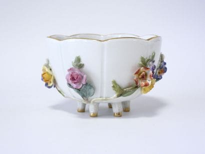 MEISSEN
Tasse et sous-tasse en porcelaine...