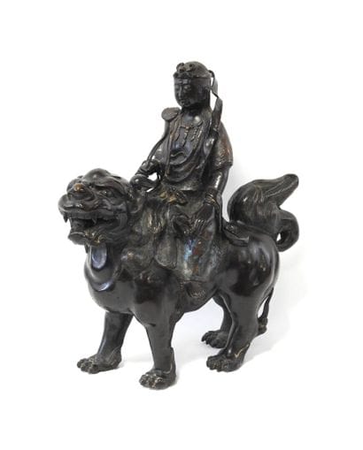 JAPON
Statuette Monju assise sur une chimère...