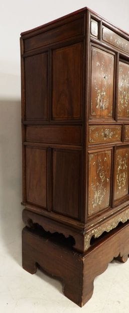 INDOCHINE 
Buffet de forme rectangulaire...