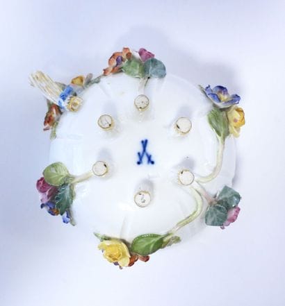 MEISSEN
Tasse et sous-tasse en porcelaine...