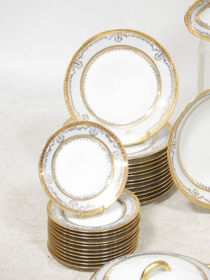 LIMOGES SALMON & Cie 
Partie de service de...