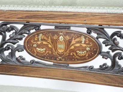 Paire de fauteuils en palissandre et marqueterie...