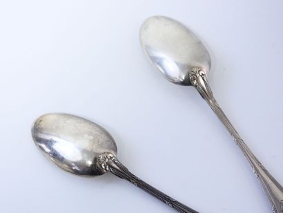 Douze cuillères à dessert en argent poinçon...