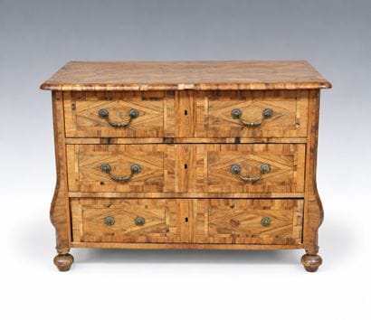 Commode de type Mazarine en bois naturel...