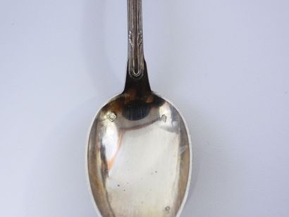 Douze cuillères à dessert en argent poinçon...