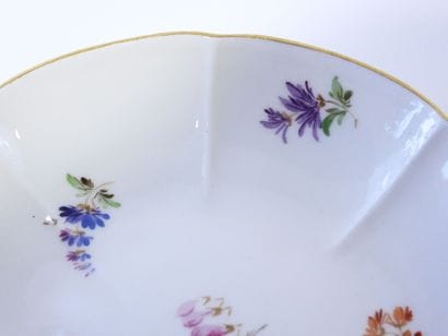 MEISSEN
Tasse et sous-tasse en porcelaine...