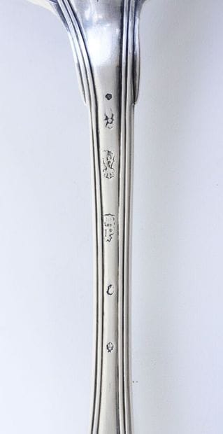 Cuillère saupoudreuse en argent XVIIIeme...