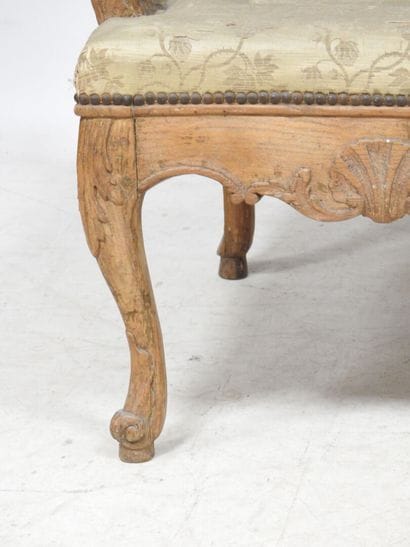 Banquette en bois naturel mouluré et sculpté,...