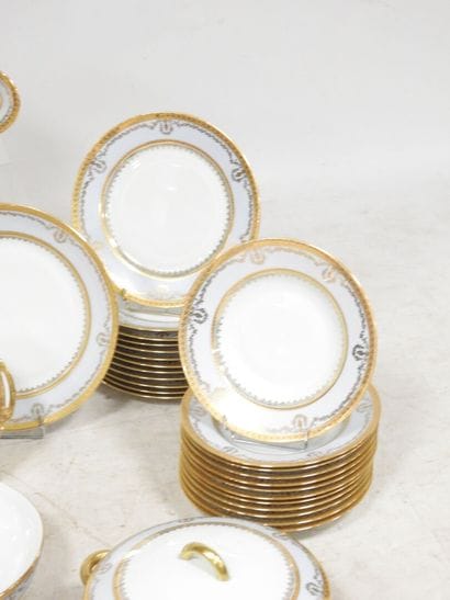 LIMOGES SALMON & Cie 
Partie de service de...