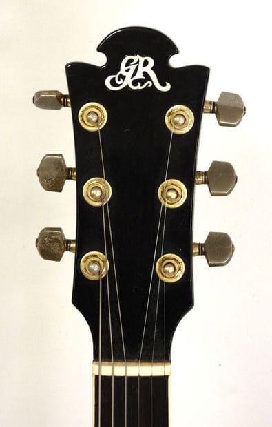 FUJI ROLAND CORPORATION
Guitare électrique...