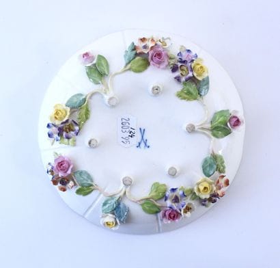 MEISSEN
Tasse et sous-tasse en porcelaine...