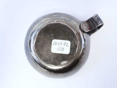 Taste-vin en argent modèle au filet. Trace...