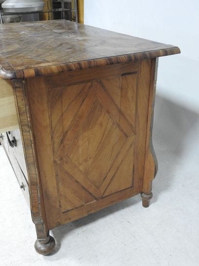 Commode de type Mazarine en bois naturel...
