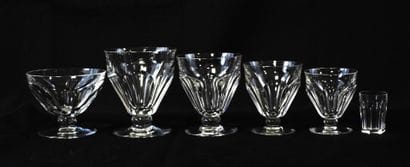 BACCARAT
Partie de service de verres en cristal...