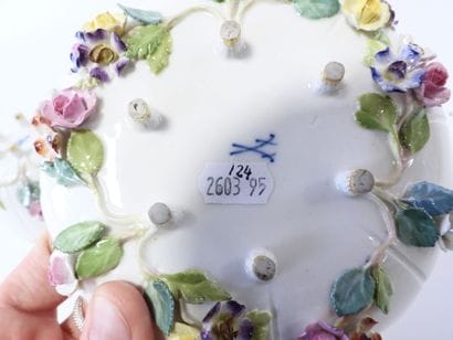 MEISSEN
Tasse et sous-tasse en porcelaine...