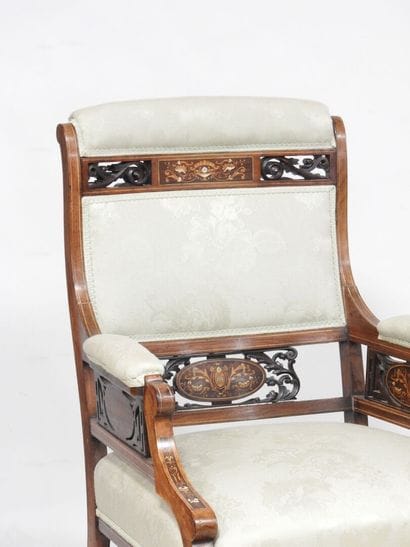 Paire de fauteuils en palissandre et marqueterie...