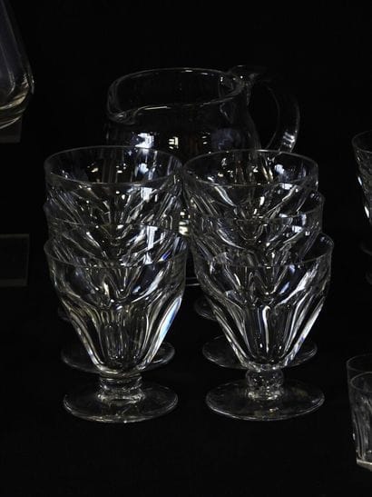 BACCARAT
Partie de service de verres en cristal...