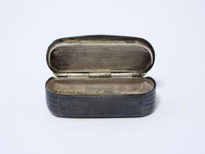 Pilulier de forme ovoïde en argent poinçon...