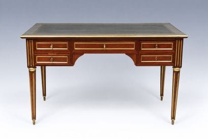 Bureau de style Louis XVI en acajou et placage...