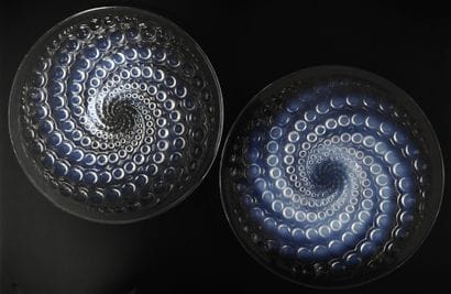R. LALIQUE - France
Paire de plats de forme...