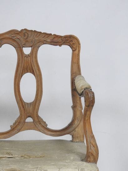 Banquette en bois naturel mouluré et sculpté,...