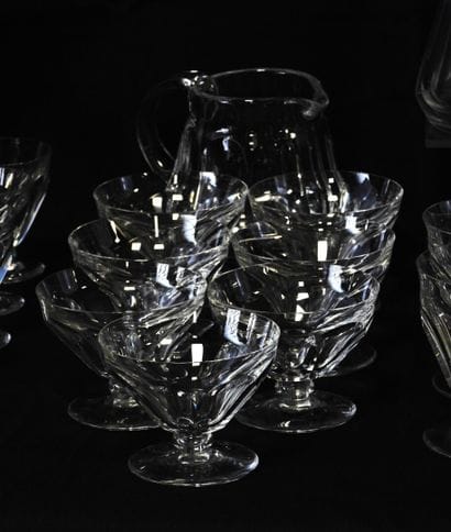 BACCARAT
Partie de service de verres en cristal...