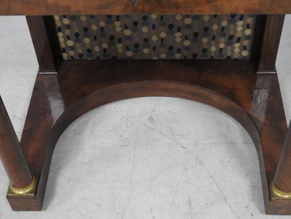 TABLE-BUREAU en acajou et placage d'acajou,...
