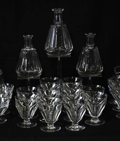 BACCARAT
Partie de service de verres en cristal...
