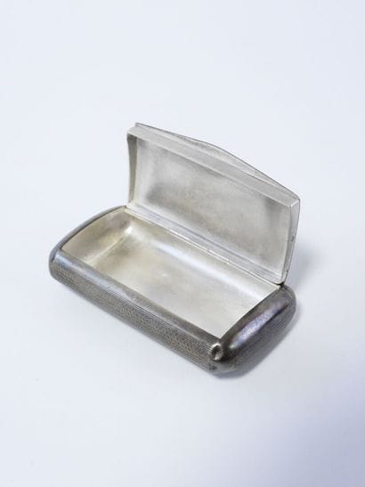 Tabatière de forme rectangulaire à bords...