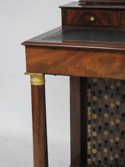 TABLE-BUREAU en acajou et placage d'acajou,...