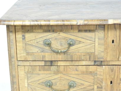 Commode de type Mazarine en bois naturel...