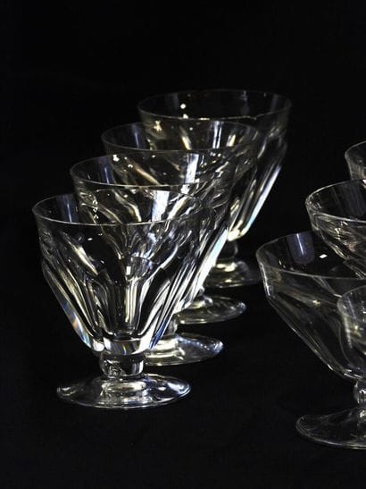 BACCARAT
Partie de service de verres en cristal...