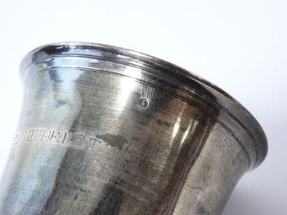 Timbale de forme tulipe en argent poinçon...