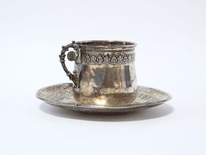 Tasse et sous-tasse en argent poinçon minerve...