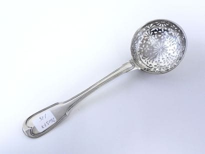 Cuillère saupoudreuse en argent XVIIIeme...