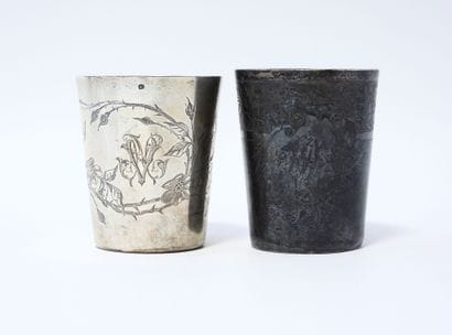 Lot de deux timbales légèrement évasées en...