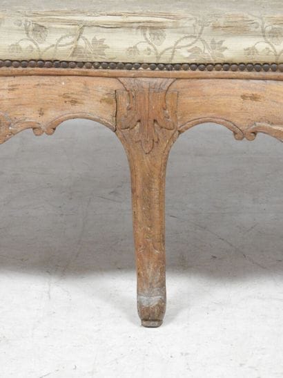 Banquette en bois naturel mouluré et sculpté,...