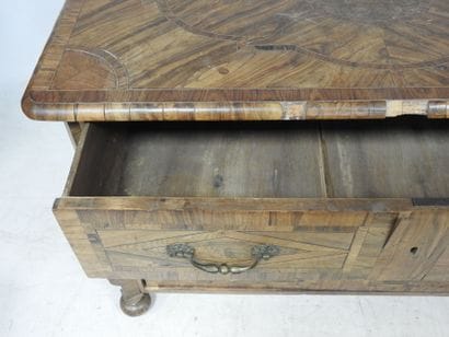 Commode de type Mazarine en bois naturel...