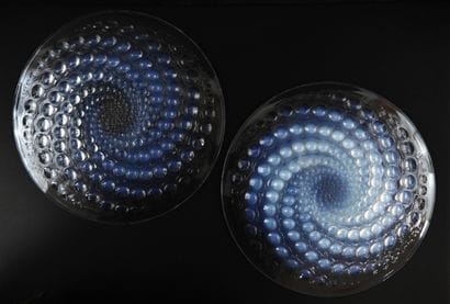 R. LALIQUE - France
Paire de plats de forme...