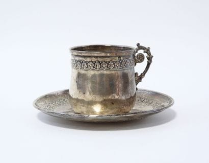 Tasse et sous-tasse en argent poinçon minerve...