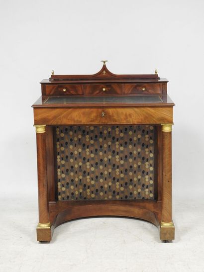 TABLE-BUREAU en acajou et placage d'acajou,...