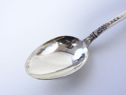 Suite de 11 cuillères à dessert en argent...