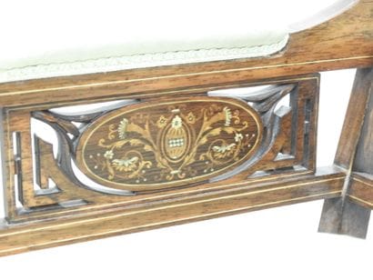Paire de fauteuils en palissandre et marqueterie...