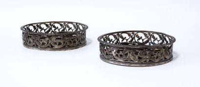 Paire de dessous de carafe en argent poinçon...