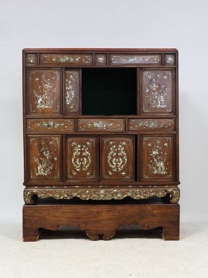INDOCHINE 
Buffet de forme rectangulaire...