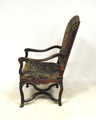 Fauteuil à haut dossier droit en bois naturel...