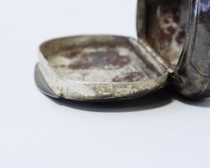 Pilulier de forme ovoïde en argent poinçon...