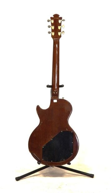 FUJI ROLAND CORPORATION
Guitare électrique...